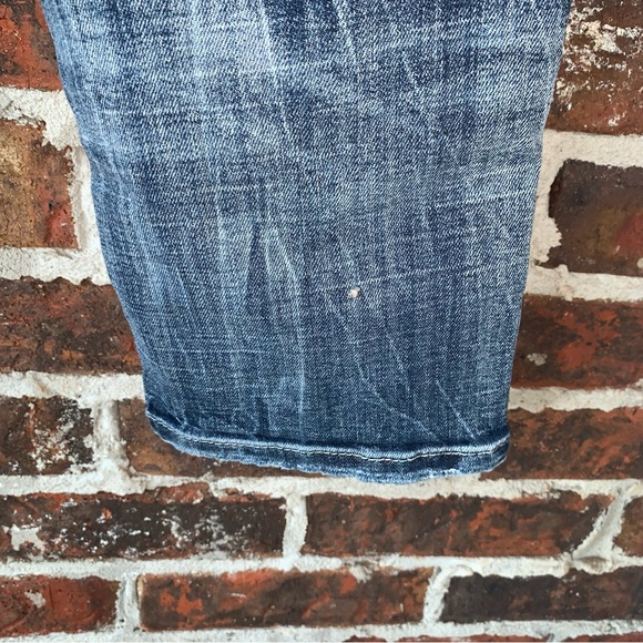 Miss Me Signature Cuffed Capri Floral Pocket Desgin - Picture 9 of 11